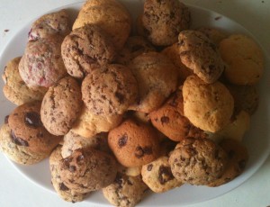 Assiette avec différents cookies