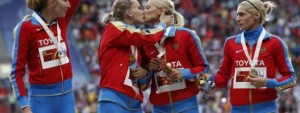 Athlètes russes protestant contre la loi homophobe aux championnats du monde d'athlétisme