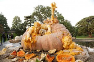 Sculpture sur citrouilles de Halloween : nid de zombies
