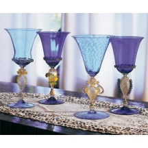 Il s'agit de quatre gobelets faits de verre de Murano.