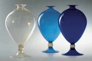 Trois vases faits de verre de Murano