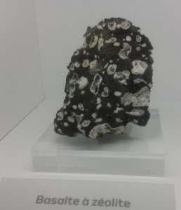 basalte riche en bulles de cristaux