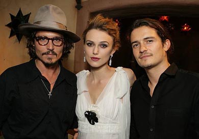 Les trois acteurs principaux que l'on retrouve dans le deuxième Pirates des Caraïbes, de gauche à droite: Johnny Depp, Keira Knightley et Orlando Bloom 