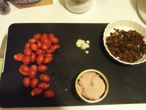 Ingrédients préparés de la sauce au thon
