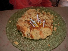 Une photo d'un gâteau raté pour les sélections d'anniversaires