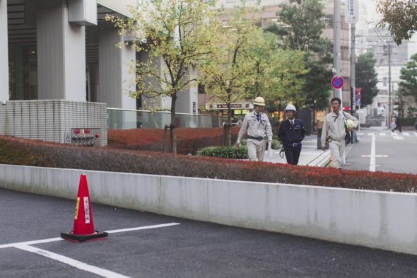 employés dans la rue au japon